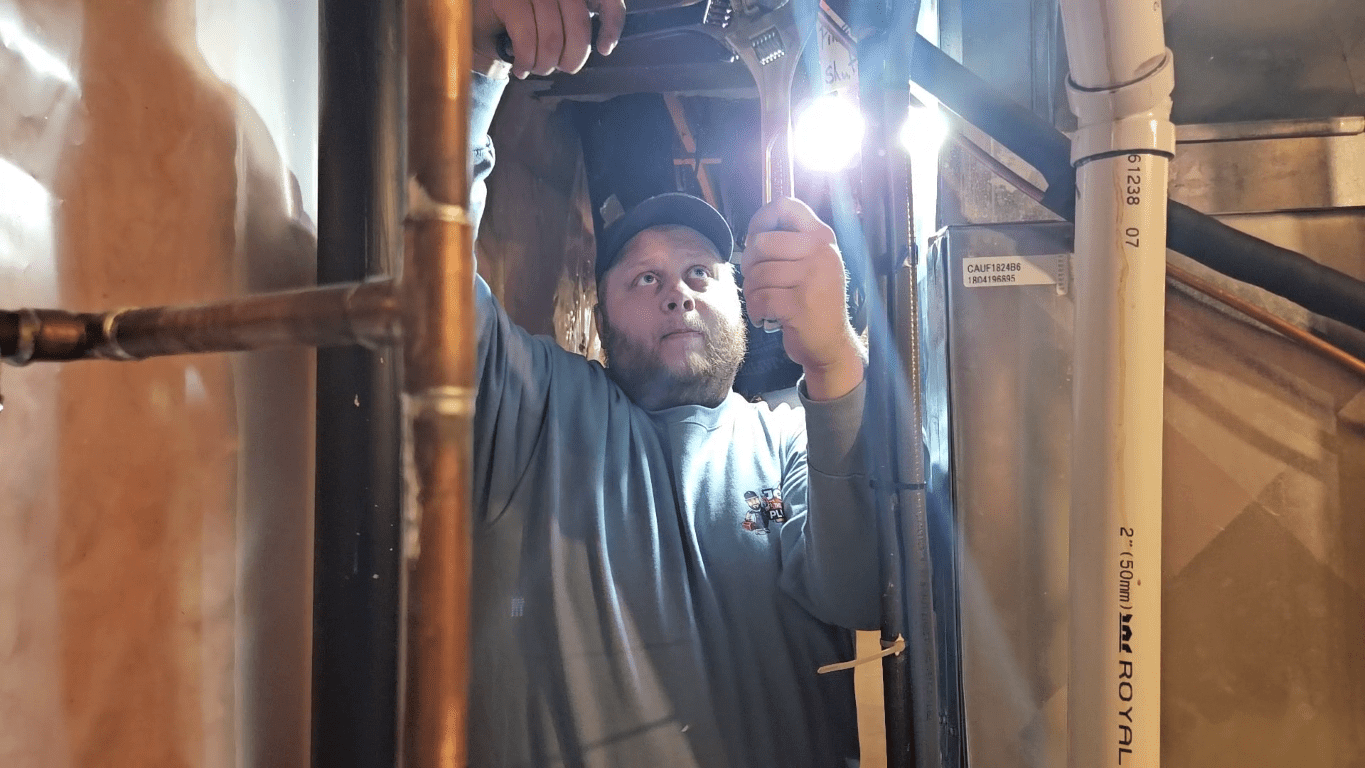 Ottawa plumber inspecting plumbing fixtures supply lines and drainage components