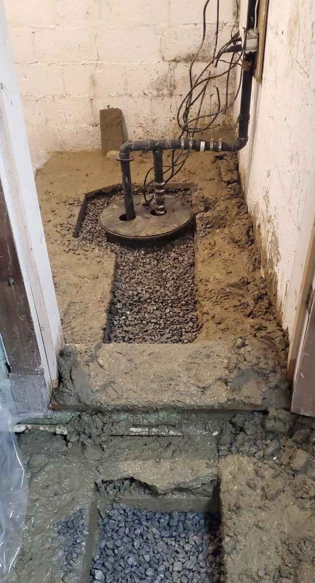 Diagram showing how a sump pump and weeping tile system work together