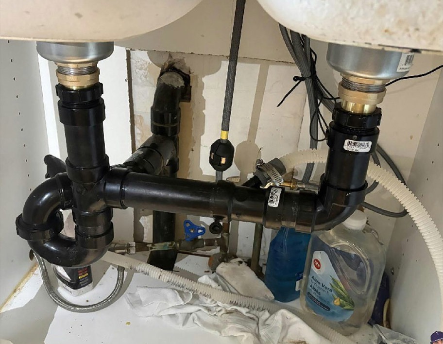 Kitchen drain cleaning and leaking sink repair in Orléans Village
